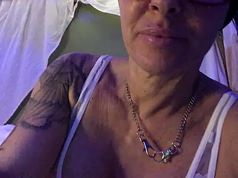 claraxloveuse online show from May 2026 12:20:01 PM