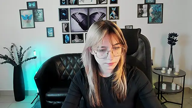 Snapshot of NyxCalderra chatting on May 2026 10:01:01 AM NyxCalderra online show from May 2026 10:01:01 AM