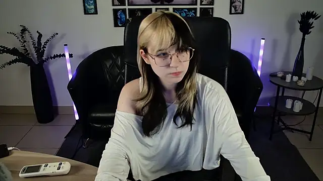 Snapshot of NyxCalderra chatting on July 2026 01:28:01 PM NyxCalderra online show from July 2026 01:28:01 PM