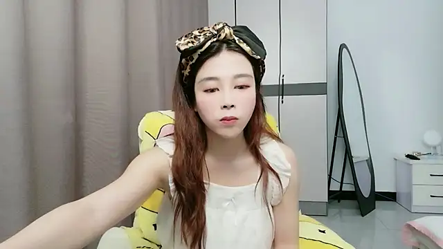 xiaoxiaohong030 online show from June 2026 12:32:01 PM