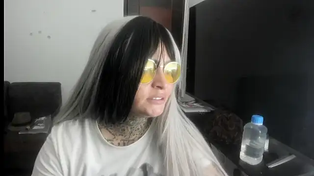 romina23 online show from May 2026 10:28:01 PM