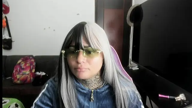 romina23 online show from May 2026 10:00:02 PM