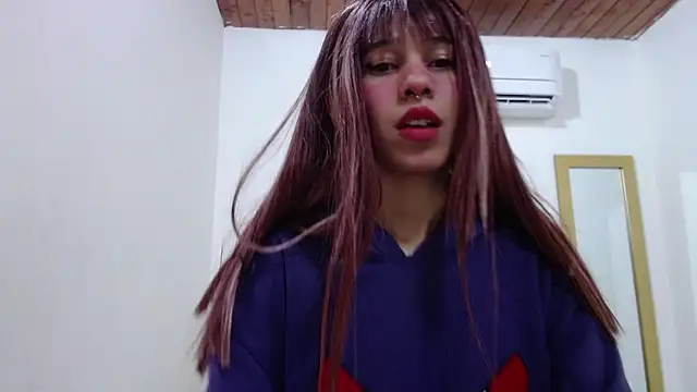 Loly Petit online show from April 2026 07:40:01 PM