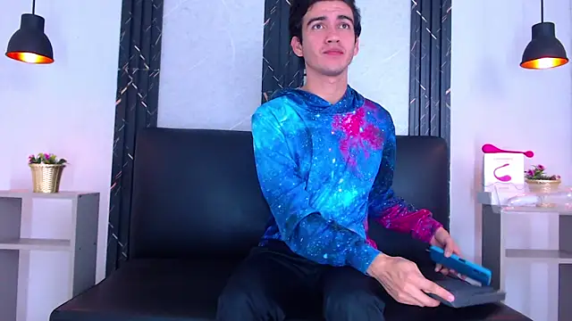 Snapshot of Feiccer_Castquer chatting on May 2026 02:45:01 PM Feiccer Castquer online show from May 2026 02:45:01 PM