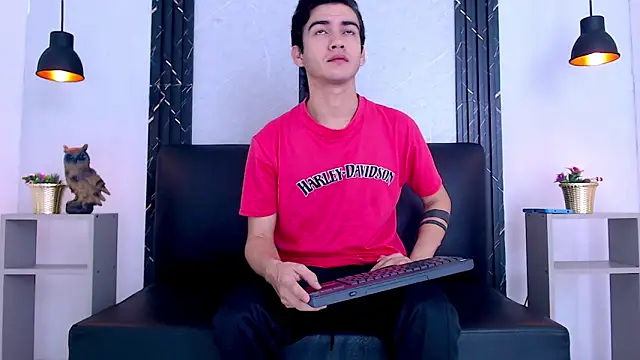 Snapshot of Feiccer_Castquer chatting on May 2026 11:18:01 AM Feiccer Castquer online show from May 2026 11:18:01 AM