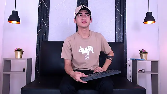 Snapshot of Feiccer_Castquer chatting on May 2026 11:13:02 AM Feiccer Castquer online show from May 2026 11:13:02 AM