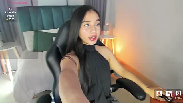 Snapshot of megann_blaze chatting on June 2026 05:07:01 PM megann blaze online show from June 2026 05:07:01 PM