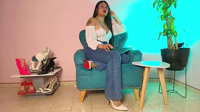 Snapshot of violett_lii chatting on May 2026 08:49:01 PM violett lii online show from May 2026 08:49:01 PM