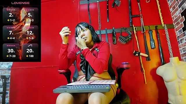 Dominatriz Arlette online show from May 2026 07:10:01 PM
