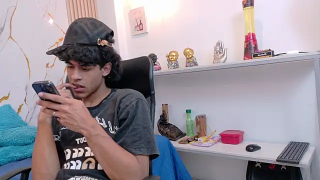 Snapshot of Zayn_Fox32 chatting on July 2026 07:03:01 PM Zayn Fox32 online show from July 2026 07:03:01 PM