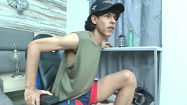 Zayn Fox32 online show from April 2026 07:55:02 PM