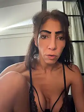 Yasmiinee online show from June 2026 10:20:01 PM
