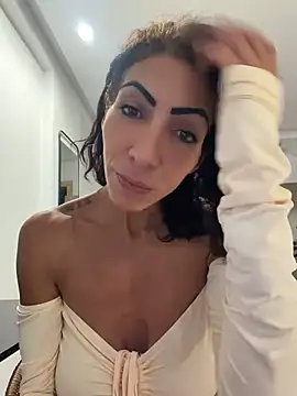 Yasmiinee online show from June 2026 07:52:01 PM