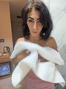 Yasmiinee online show from June 2026 09:53:02 PM