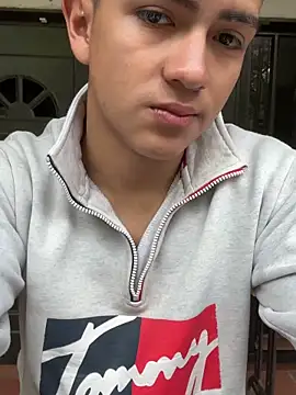 santiagoo madrid online show from April 2026 04:48:02 PM