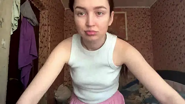 Chloooee online show from May 2026 10:19:01 AM