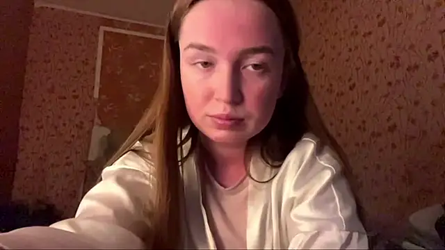 Chloooee online show from May 2026 05:00:01 PM