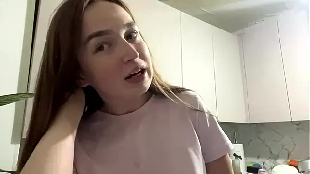 Chloooee online show from June 2026 05:50:01 PM