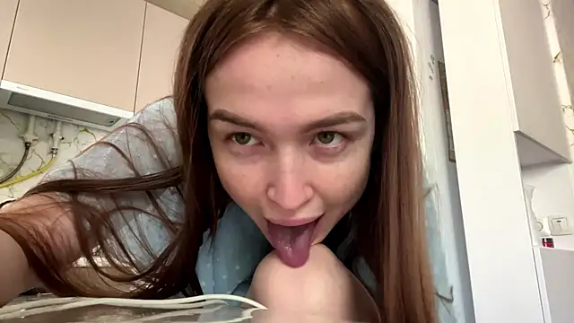 Chloooee online show from May 2026 10:41:02 AM