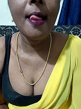 Snapshot of Sunitha-tamilponu chatting on July 2026 06:04:02 PM Sunitha-tamilponu online show from July 2026 06:04:02 PM