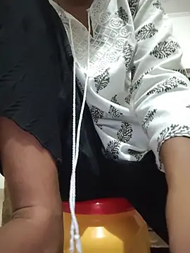 ESHA-LOVE online show from May 2026 11:25:04 PM