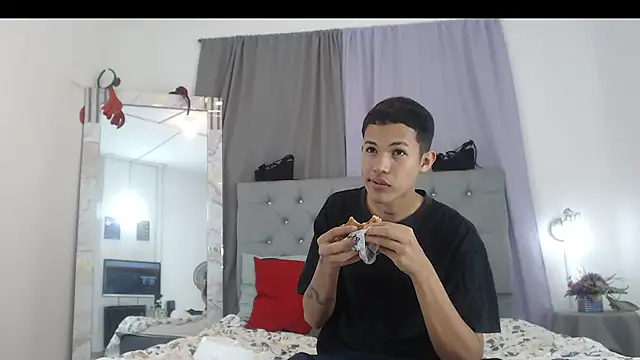 PhillipCox online show from June 2026 03:40:01 AM