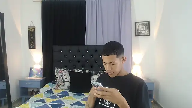 PhillipCox online show from May 2026 07:54:02 PM