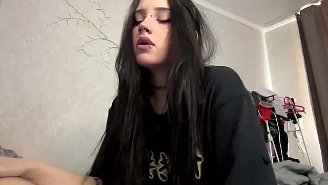 LouisePavlides online show from May 2026 12:47:02 PM