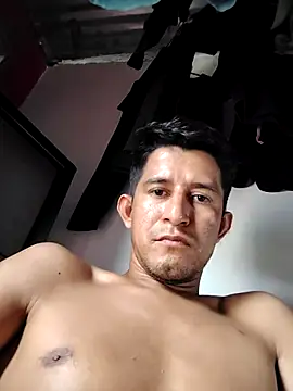 Snapshot of chicolargo17 chatting on April 2026 06:15:01 PM chicolargo17 online show from April 2026 06:15:01 PM