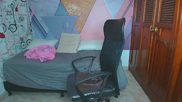 raylin escobar online show from May 2026 08:30:02 PM