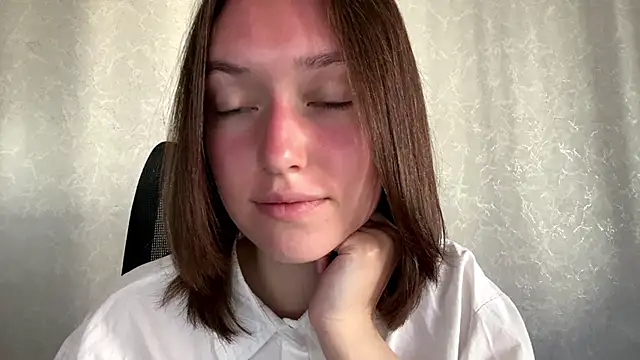 LisaSunrise online show from May 2026 01:33:01 AM