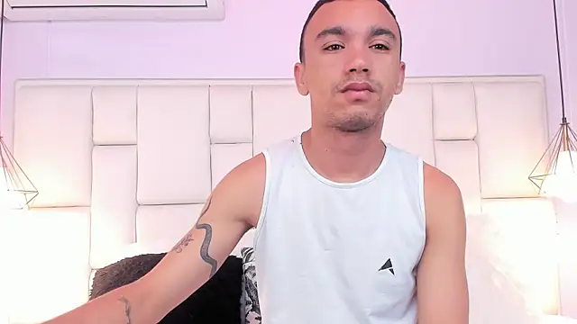 AndresSolorzano1 online show from June 2026 11:38:02 AM