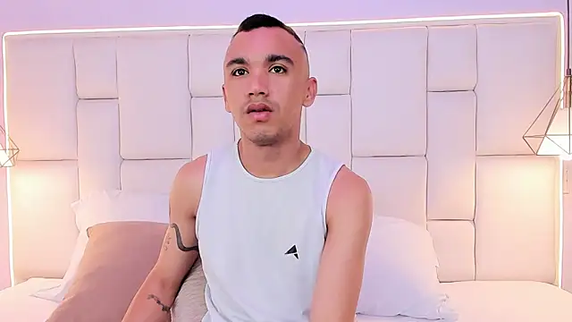 AndresSolorzano1 online show from May 2026 11:35:01 AM