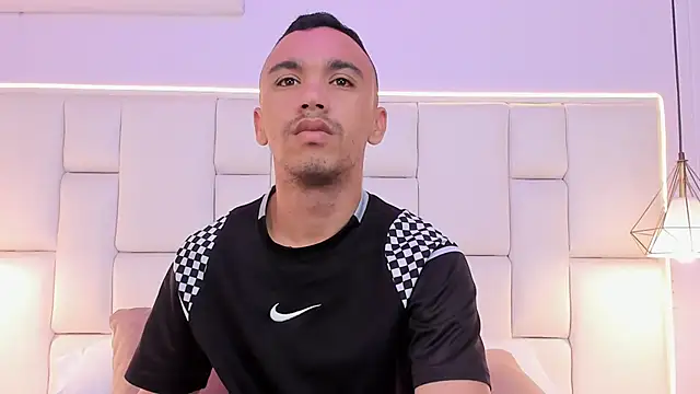 AndresSolorzano1 online show from May 2026 11:39:01 AM