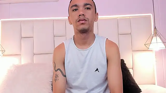 AndresSolorzano1 online show from June 2026 11:37:02 AM