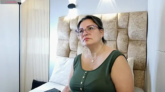 Snapshot of Carolina_crus_ chatting on June 2026 11:19:05 AM Carolina crus online show from June 2026 11:19:05 AM