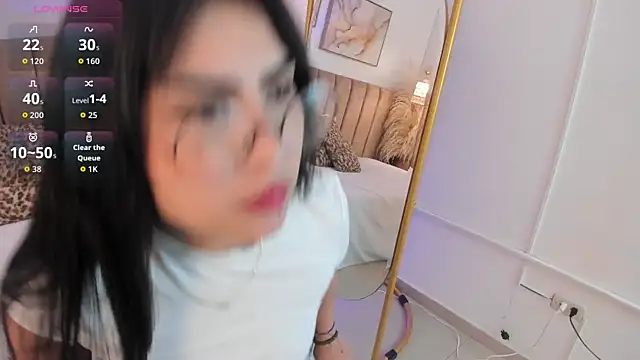 Snapshot of SofiVelvet_ chatting on May 2026 12:20:01 PM SofiVelvet online show from May 2026 12:20:01 PM