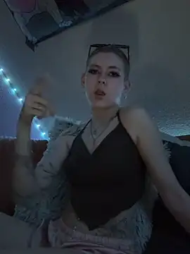 Lina-420 online show from May 2026 08:14:01 PM