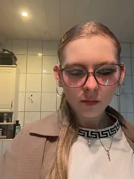 Lina-420 online show from May 2026 07:39:02 PM