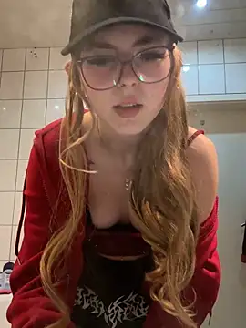 Lina-420 online show from May 2026 08:34:01 PM