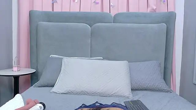 Serenne  online show from April 2026 08:48:01 PM