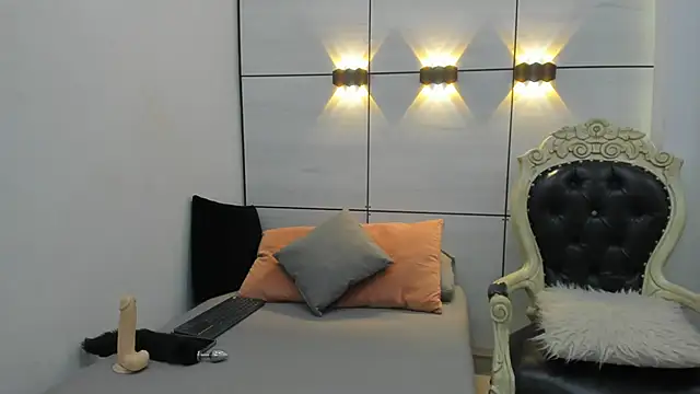 Daphne Leia online show from May 2026 07:30:01 PM