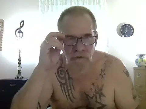Snapshot of Caesar_Baxter chatting on April 2026 10:58:01 PM Caesar Baxter online show from April 2026 10:58:01 PM