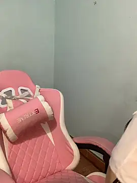 Lilyy18 online show from May 2026 02:15:01 PM