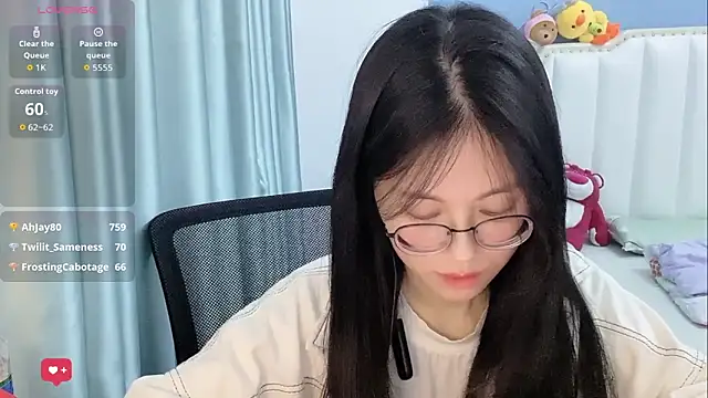 Luna-666 online show from May 2026 07:39:01 PM