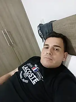 Pareja carliente online show from May 2026 12:41:02 AM