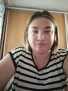 Snapshot of MiyaOlliver chatting on June 2026 10:05:02 AM MiyaOlliver online show from June 2026 10:05:02 AM