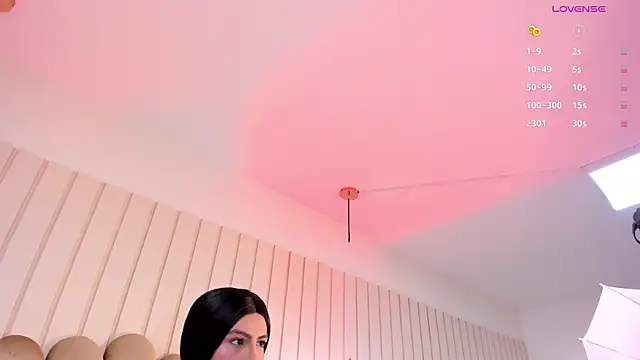 nicki-west online show from May 2026 07:31:02 PM