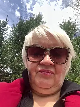Laura Miillf online show from April 2026 09:05:02 AM