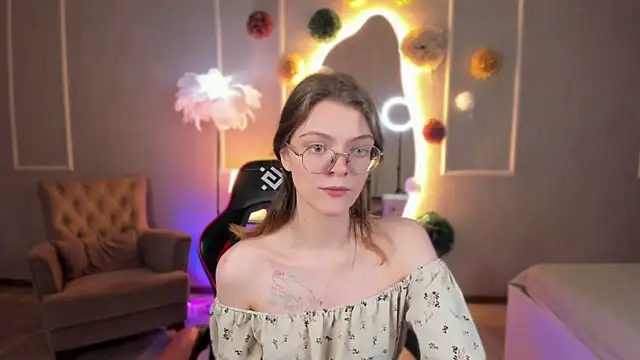 Avrora Spark online show from April 2026 08:07:01 PM